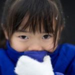 Tranh cãi: Trẻ có nên sinh hoạt ngoài trời lạnh và lời khuyên của chuyên gia