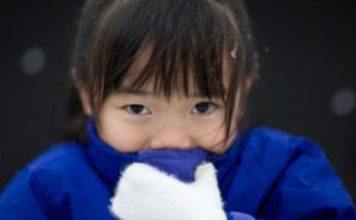 Tranh cãi: Trẻ có nên sinh hoạt ngoài trời lạnh và lời khuyên của chuyên gia