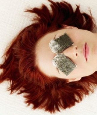 Top 9 Mẹo Làm Đẹp Sau Sinh Hay Nhất Dành Cho Mẹ Bầu xóa tan quầng thâm mắt (hình minh họa)