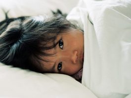 Làm thế nào giúp con thoát khỏi chứng sợ hãi ban đêm