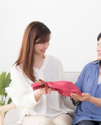 7 điều không nên nói khi lần đầu gặp mẹ chồng tương lai