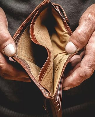 4 tư duy sai lầm khiến bạn không thể thoát nghèo