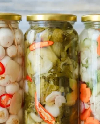 Bà bầu ăn dưa muối được không? Những lưu ý không thể bỏ qua