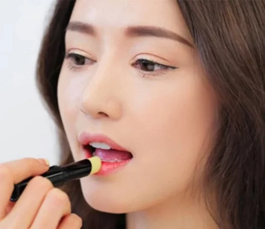 5 sai lầm chị em thường mắc phải khiến đôi môi khô nứt nẻ kém xinh