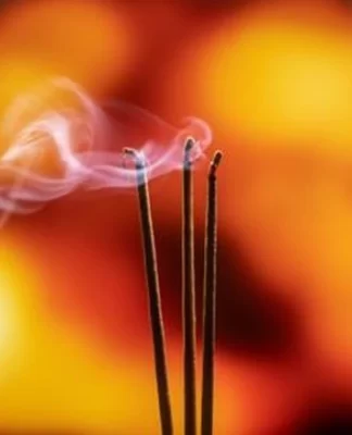 Giờ đẹp thắp hương mùng 1 tháng 9 âm lịch 2025: May mắn cả tháng