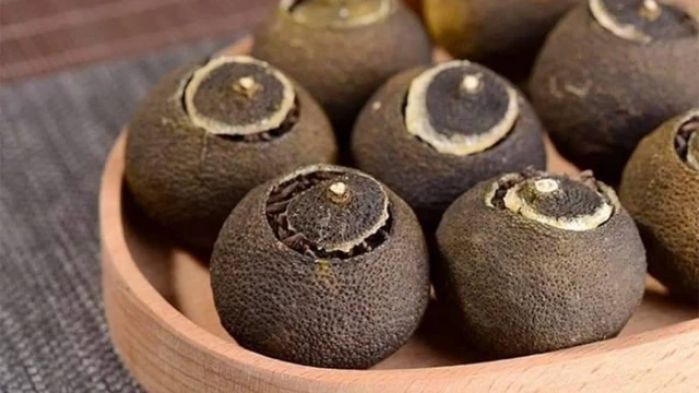 Trà Phổ Nhĩ vỏ quýt có tác dụng làm ấm phổi, tăng cường chức năng hô hấp.