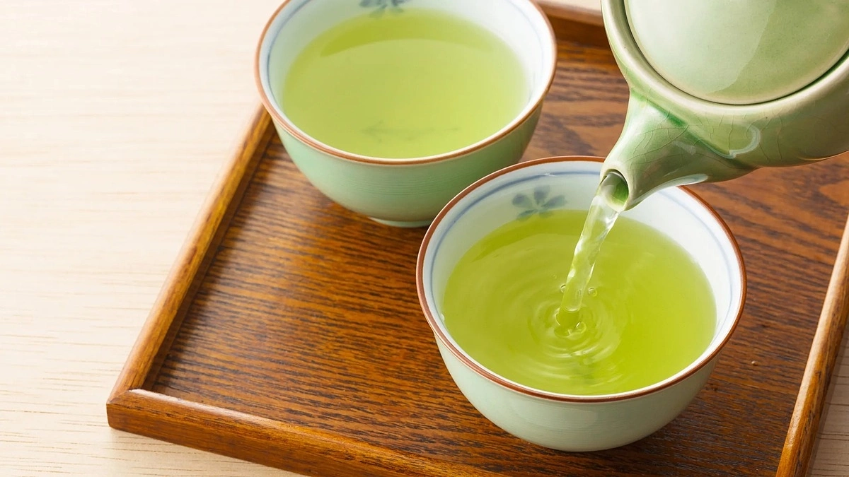 Uống khoảng 2 cốc trà xanh mỗi ngày có thể giúp cải thiện sức khỏe đường ruột.