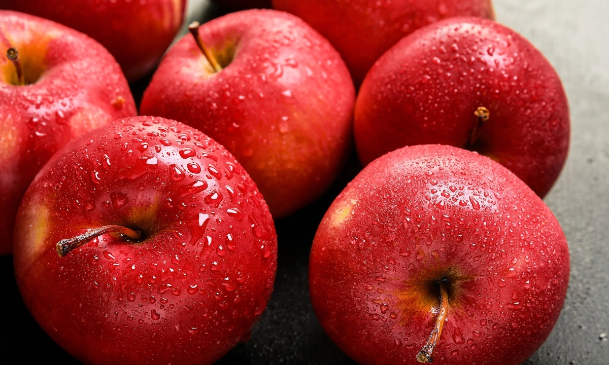 Táo có chỉ số GI khoảng 36-40, giàu pectin và polyphenol - những chất giúp điều hòa đường huyết.