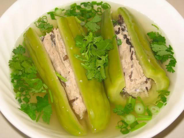Canh mướp đắng nhồi thịt thải độc, giảm mụn