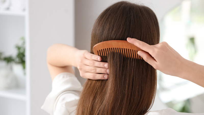 Gỡ rối tóc trước khi đi ngủ