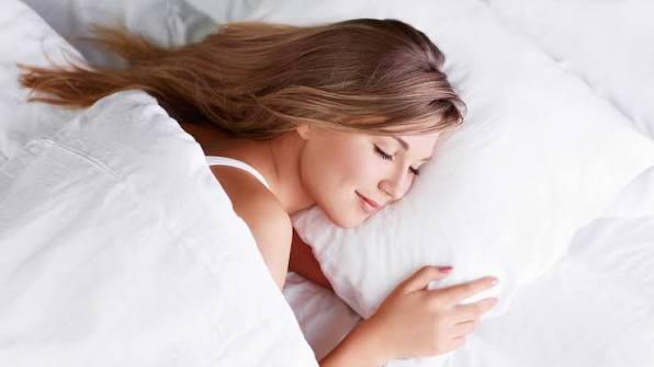 Thả tóc tự nhiên khi ngủ